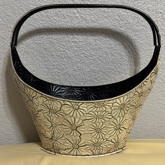 Elegant Daisy Metal Embossed Tan & Black Metal decorative piece - Picture 3 of 5